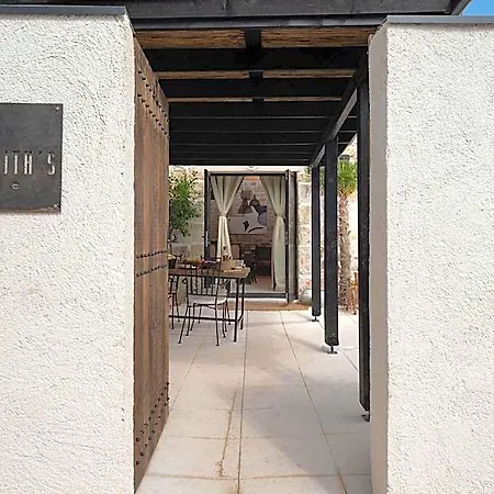 Blacksmith's House - Secluded Heated Pool Oasis Near Zadar Hotell