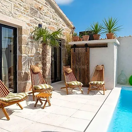 Hotel Blacksmith's House - Secluded Heated Pool Oasis Near Zadar 4*